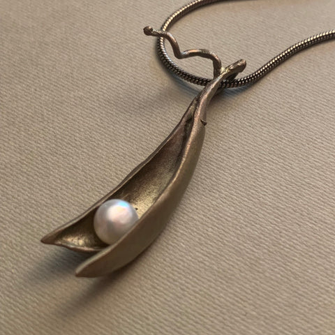 Pea pod Necklace